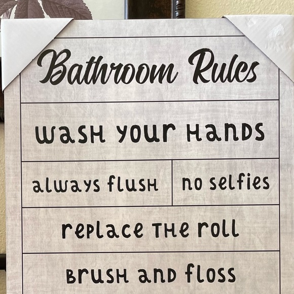 BATHROOM RULES SIGN. FUN & UNIQUE.
Wood plaque with BATH RULES message. - Picture 5 of 7